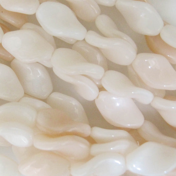 Cz 13x8mm twist pearlised blush 16pcs