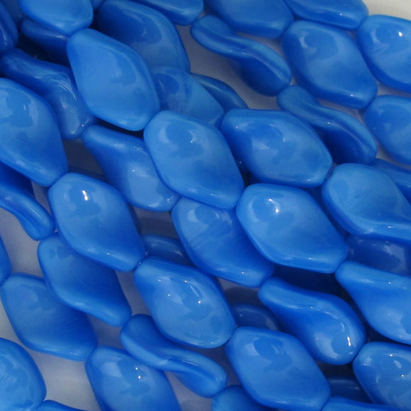 Cz 13x8mm twist pearlised blue 16pcs