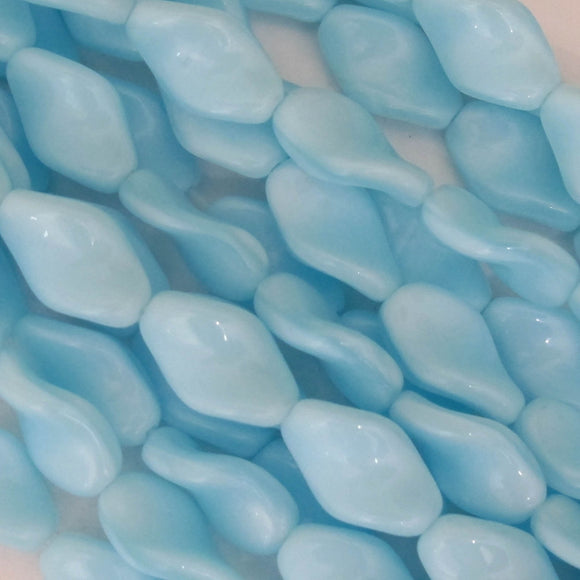 Cz 13x8mm twist pearlised lgt blu 16pcs