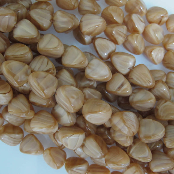 Cz 15x13mm pyramid milky lg amber 12pcs