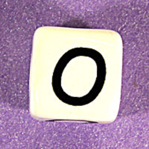 Cm 12mm letter white/black O 50pcs