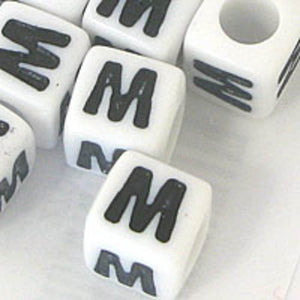 Plas 7mm cube black/white letter M 500p