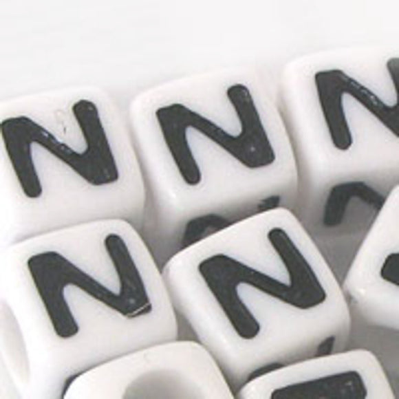 Plas 7mm cube black/white letter N 500p