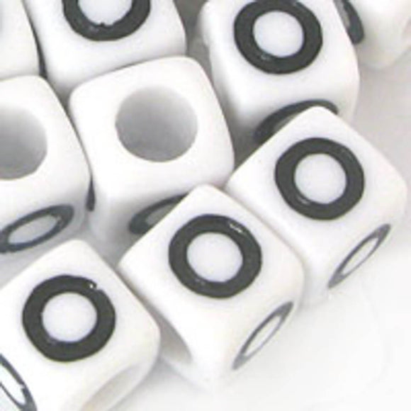 Plas 7mm cube black/white letter O 500p
