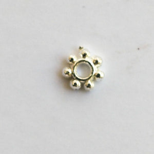 Metal 4mm daisy silver 250pcs
