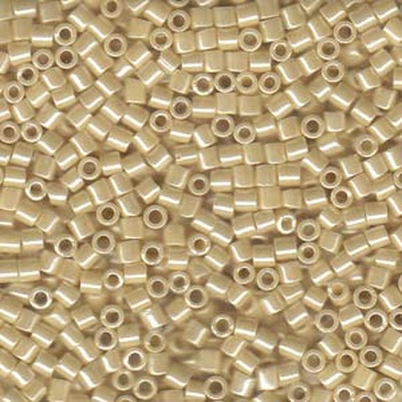 Delica DB 1560 opaque cream luster 5g