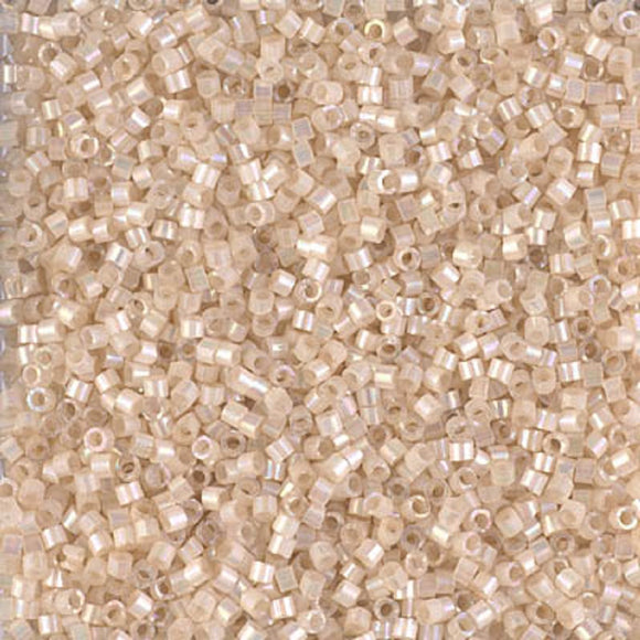 Delica DB 1874 silk inside dyed pale apricot ab 5g