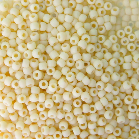 Toho #11 rnd 51F Opa Fros Lght Beige 10g